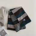 Sciarpa in lana a maglia con ampie strisce verde scuro, marrone e beige ripiegata - Verde Scuro a Righe