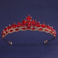 Eleganter goldener Brautkronen-Haarschmuck mit roten Straßsteinen und Kristallen - Rot