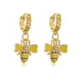 Dettaglio orecchini a forma di ape placcati oro 18K con smalto giallo e zirconi - Forma di ape-Ali gialle / Giallo