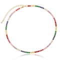 Collier tennis en zircone colorée dorée avec pierres arc-en-ciel sur fond blanc - Chaîne Tennis Or avec Pierres Colorées (XL00029金)