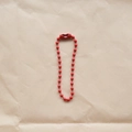 Rote 2,4mm lackierte Metallkugelkette mit Verbinder für Schlüsselanhänger - Rot (20 Stück)