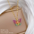 Detailoverzicht van vlinderketting met maat 2.4x2cm en gewicht 3.2g specificaties - Roze (B430 Roze)