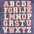 Toppe con lettere in ciniglia rosa e bianca con ricamo glitter dorato per il fai da te - 8cm/Rosa e Bianco Mix/Set di 26 Lettere