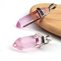 Rosafarbene und lilafarbene hexagonale Kristallanhänger mit silbernen Metallverschlüssen - Nur Anhänger / Transparentes Rosa
