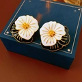 Black and White Enamel Flower Stud Earrings (11#)