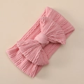 Dettaglio della trama in maglia rosa su una fascia in nylon elastico per neonati - Rosa