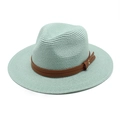 Détail du chapeau de paille vert menthe avec ruban en cuir marron et rivets dorés - M (56-58cm) / Vert menthe