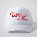 Casquette trucker blanche avec broderie TANNED & Tipsy, filet respirant et sangle réglable - Taille unique / Tout Blanc