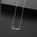 Collana minimalista in acciaio argento con ciondolo segno Scorpione su sfondo nero - Scorpione Acciaio