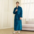 Dicker Flanell-Bademantel für Herren in Pfauenblau mit Schalkragen und Gürtel - XL / Dunkelgrün (Herren)