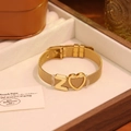 Bracelet cœur doré en maille avec breloque chiffre 20 et fermoir style montre chic - Lettre Z