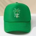 Groene mesh trucker pet met kokospalmprint en Good Vibes tekst voor zomerse zonbescherming - Eén maat / Grasgroen