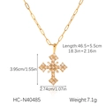 Dimensioni dettagliate della collana con croce dorata, zirconi e catena a graffetta - Catena a Graffetta Dorata Croce in Zirconia (HC-N40485)
