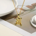 Elegante goldene Bären-Halskette mit hohlem Netzdesign und funkelnden weißen Kristallen - Hohles Bären-Muster (ZYN-DMK685G-A)