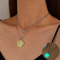 Collier double couche argenté avec pendentif papillon et fleur luminescente - Double Layer Glow Flower and Butterfly Necklace