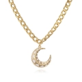 Collana dorata stravagante con pendente a luna in smalto bianco e cristalli - Collana luna in smalto bianco dorato