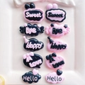 Lot de 10 breloques DIY en résine noir et rose avec textes Sweet et Love - Style Aléatoire Mixte