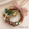 Vue détaillée d'une couronne de Noël de 16cm avec pommes de pin et cloches dorées - 34# Couronne en Rotin Noeud Rayé Rouge Blanc (16cm)