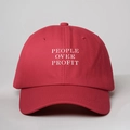 Casquette de baseball en coton rouge avec broderie blanche PEOPLE OVER PROFIT et visière - Taille unique / Rouge