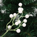 Lebensechte weiße künstliche Beerenstiele für Weihnachten und DIY Heimdekorationen - 13-Kopf Weiß-Grüne Beere (23cm)