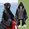 Poncho ethnique noir à capuche avec motifs cœurs gris et détails de franges doux - Couleur 3