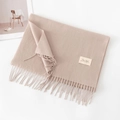 Sciarpa beige minimalista effetto cashmere con eleganti frange per lo stile invernale - Senza Etichetta / Color Farina d'Avena