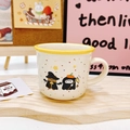 Tazza in ceramica crema con bordo giallo e motivi festivi di cartoni animati - Orso Fantasma