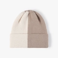 Gorro de punto para mujer con diseño acanalado bicolor en crema y café claro - Beige Caqui
