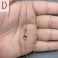 Detail van de 18K vergulde O-ketting met karabijnsluiting vastgehouden in de hand - Kralen Schakelketting