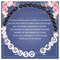 6mm matte stenen armband met Mom acryl letters op een geschenkkaart met bloemenprint - Aan Mijn Beste Moeder