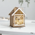 Cabaña navideña de madera luminosa con siluetas de renos y detalles de purpurina dorada - Cabaña Luminosa Alce Grande