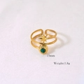 Detailed view of gold star ring with green malachite stone and 15mm diameter marking - Malachite
