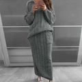 Détail de la maille torsadée d'un ensemble gris avec pull et jupe longue assortie - 3XL / gris foncé