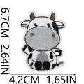 Dettaglio della toppa ricamata mucca cartoon con dimensioni di 6,7 x 4,2 cm - Mucca in Piedi Eretta (N. 15)