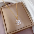 Collana di lusso in acciaio al titanio dorato con ciondolo a girasole su seta - Girasole Marquise Dorato (F502钛钢链条铜吊坠)