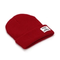 Primer plano de gorro de punto acanalado rojo con etiqueta de moda y detalle de doblez - Burdeos