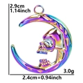 Colgante calavera luna acero inoxidable arcoíris con medidas de 2,9cm por 2,4cm - Colgante Color Arcoíris