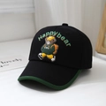 Dettaglio del cappellino nero con ricamo Happybear 3D e bordo della visiera verde - 52cm / Nero