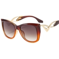 Schmetterling-Katzenaugen-Sonnenbrille mit bernsteinfarbenem Gestell und goldenen Bügeln - Tee Verlaufsrahmen Tee Verlaufsgläser