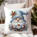Quadratischer Kissenbezug mit süßem Aquarell-Weihnachtszwerg und roter Ornamentkugel - CDR381-1