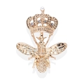 Spilla ape dorata con corona di strass e perla su sfondo bianco professionale - Stile Ape con Corona (xz4691A) / Oro