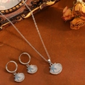 Zilveren ketting en oorbellen set met blauwe zeester en schelphangers aan ketting - Zilveren Schelp Blauw Zirkonia Zeester Set