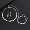 Set gioielli da sposa in argento con perle e strass su elegante sfondo nero - Collana Orecchini Bracciale Perla Artificiale (G212+483)