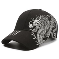 Cappellino da baseball nero con stampa drago argento e calligrafia, vista laterale a 45 gradi - Regolabile / Nero Ricamo Argento