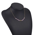 Collana bohémien a strati con perle viola e cilindri dorati su una catena sottile - Perline a Disco in Argilla Polimerica Viola