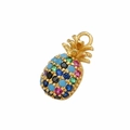 Ciondolo a forma di ananas dorato con strass colorati su sfondo bianco - Ananas in Zircone Colorato / Oro