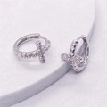 Glinsterende S925 sterling zilveren kruis huggie oorbellen met micro-pave zirkonia stenen - 925 zilver / Platina Wit Zirkonia