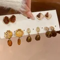 Set di 5 paia di orecchini retrò in resina ambra e oro con design a goccia d'acqua - Set di 5 paia (Perno in argento-Oro-Caffè)