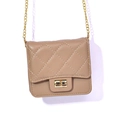 Elegante mini bolso bandolera acolchado beige con cierre dorado y correa de cadena - Caqui
