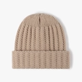 Gorro de punto acanalado en color avena con doblez ancho para el calor invernal - Caqui